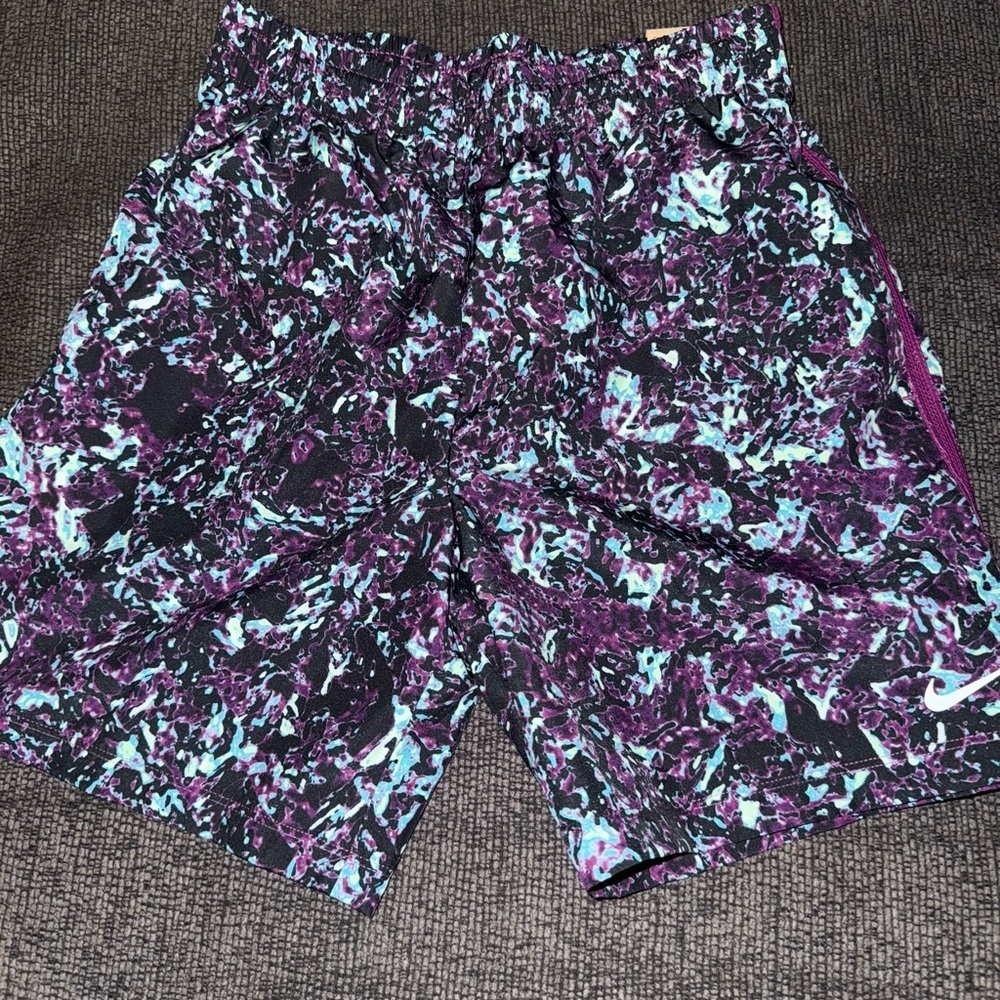 Nike Boys' Dri-FIT Multi Printed Shorts NEW - Picture 2 of 2